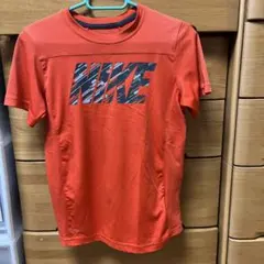 NIKE オレンジ ロゴプリント Tシャツ