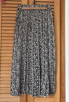 白黒ヒョウ柄ロングプリーツスカート