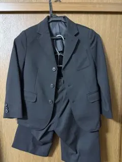 黒 フォーマルスーツ ジャケットとショートパンツ