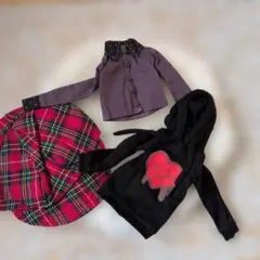 紫ドット付きシャツ・黒フードパーカー・チェック柄帽子セット