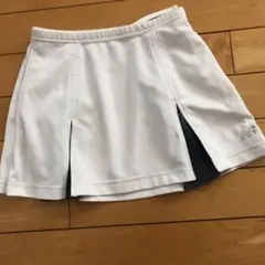 ニューバランスのスコート