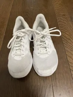 23.0 cm 白い　ホワイト メッシュ スポーツシューズ