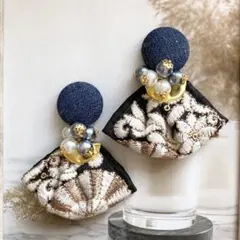 濃いめデニムカボションとインド刺繍リボンのチャラチャラタッセルピアス 03192