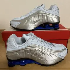 NIKE W SHOX R4 23.5cm