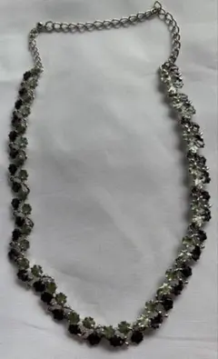 フラワーモチーフ ネックレス 緑と紫　レトロ　ヴィンテージ　光沢