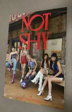 ⑳ITZY (있지) NOT SHY 公式ポスターのサムネイル
