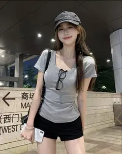グレー　Tシャツ　Uネック　半袖　ストレッチ　タイト