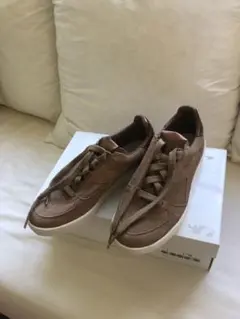 新品未使用！DIADORA レザースニーカー