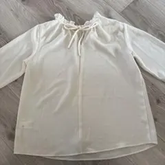 GU シースルーブラウス値下げ中