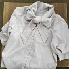 【未使用】GRLリボン付きライトグレー五分袖ブラウス