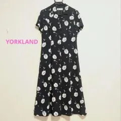 YORKLAND ヨークランド　花柄 ロングワンピース 　半袖　ネイビーのサムネイル