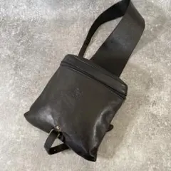 イルビゾンテ　ボディバッグ　2way ロゴ刻印　本革　レザー　ブラック　黒