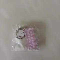 ハローキティ お名前シールアクリルキーホルダーとアイマスク