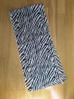ゼブラ柄スカーフ ホワイトネイビー