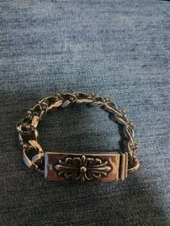 フローラル　クロス　モチーフ留め具付きチェーンシルバーブレスレット。