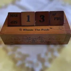 木製　くまのプーさん　万年　手動卓上カレンダー