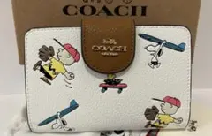 COACH スヌーピー柄 二つ折り財布のサムネイル