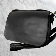 ポルコロッソ ショルダーバッグ ブラック レザー フラップ ステッチ　コンパクト