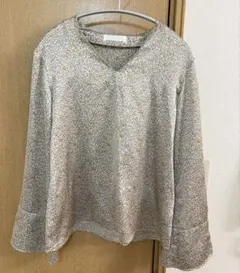 センスオブプレイス 花柄Vネックブラウス