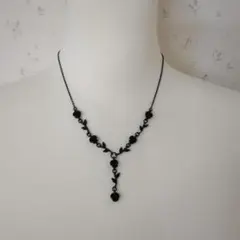 黒いバラモチーフ ネックレス