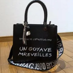 ブラックショルダーバッグ プリントデザイン