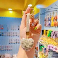 ホワイト キラキラ キーホルダー 大き目 デザイン チャーム ハート 可愛い