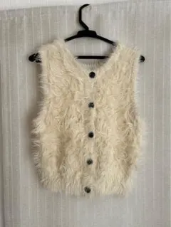 Almadesign アイボリー ファー風ベスト ボタン付き