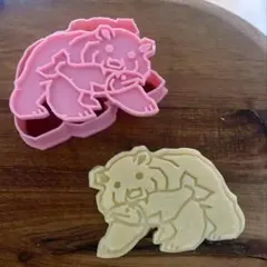 【A107】鮭をくわえた熊　木彫りの熊　北海道お土産　スタンプクッキー型