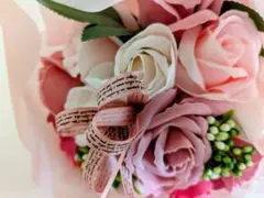 ピンクとホワイトのバラのソープフラワーブーケ