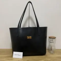 《美品》Ferragamo（フェラガモ）レザー トートバッグ ベージュのサムネイル