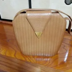 薄茶合成皮革ショルダーバッグ