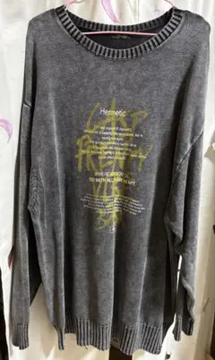 グレー プリント入り オーバーサイズニット