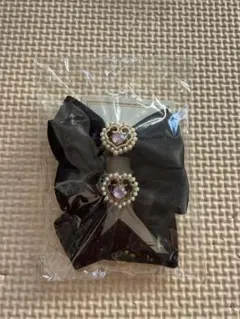 2/28処分　黒のリボンヘアクリップ（ハート型装飾）