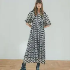 CLANE 黒 EMBROIDERY FLOWER ONE PIECE サイズMのサムネイル