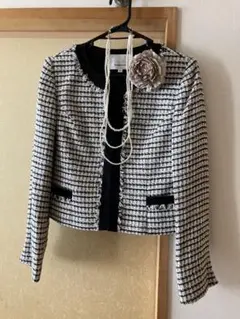 美品白色　ノーカラーツイードジャケットＭサイズ9AR 入園入学式セレモニー