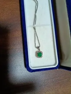 pt850 エメラルドD入ペンダント0.58ct 0.21ct 四角形ネックレス