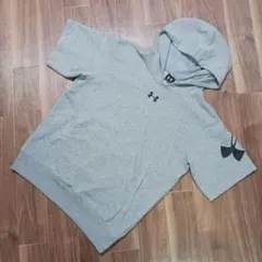 Under Armour グレー フード付きパーカー SM