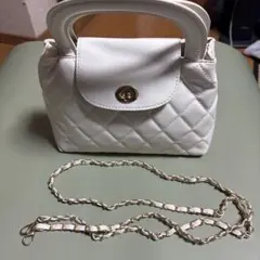ホワイト キルティング ショルダーバッグ