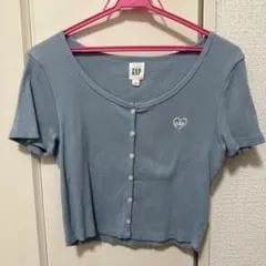 GAP ボタン付きブルーショート丈トップス