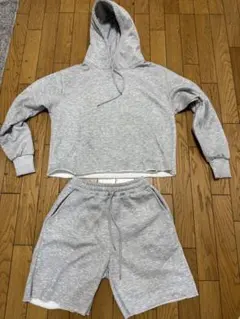 【トレンド】スウェット セットアップ グレー クロップドパーカー ハーフパンツ
