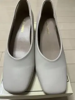 スクエアトュパンプス　白