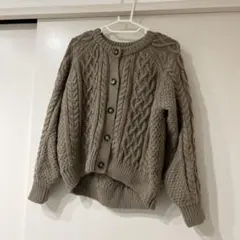 ベージュ ケーブルニット 長袖セーター　カーディガン