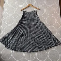 ZARA 黒白チェーン柄 プリーツスカートのサムネイル