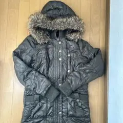 内側ほつれあり。フード取り外し可能カーキ ダウンジャケット ファー付き