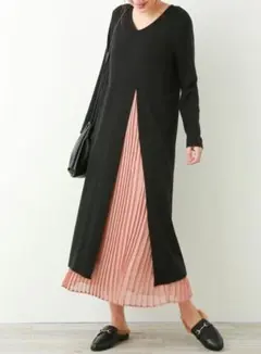 黒とピンクのロングワンピース