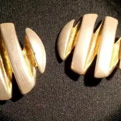 ヴィンテージ風 波状デザイン イヤリング
