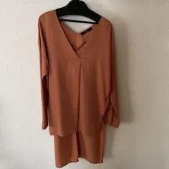 ビッキーVICKY 試着のみ　長袖ロングブラウス　キャメルのサムネイル