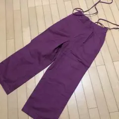 吊り付きワイドパンツ赤みかかった紫
