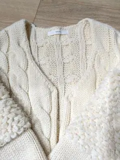 お値下げ↓ケレン KELEN アイボリー ケーブルニット Vネックカーディガン