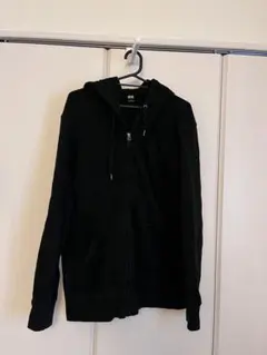 ユニクロ　パーカー　黒のサムネイル